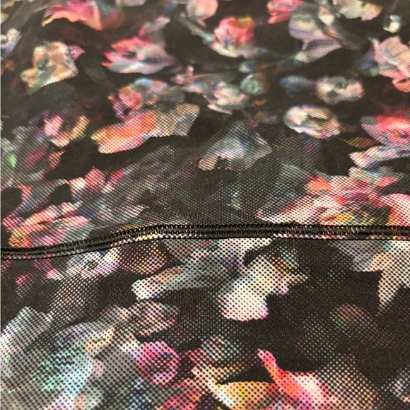 Lululemon Power Pivot cropped tank in Activate Floral Multi, Sz 6 - Picture 5 of 9